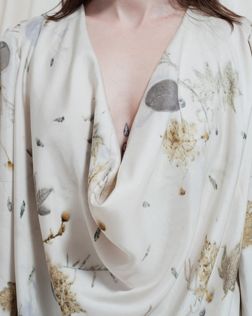 Camicia Mya in ecoprint con drappeggio frontale