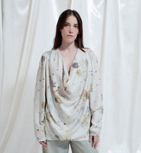Camicia Mya in ecoprint con drappeggio frontale