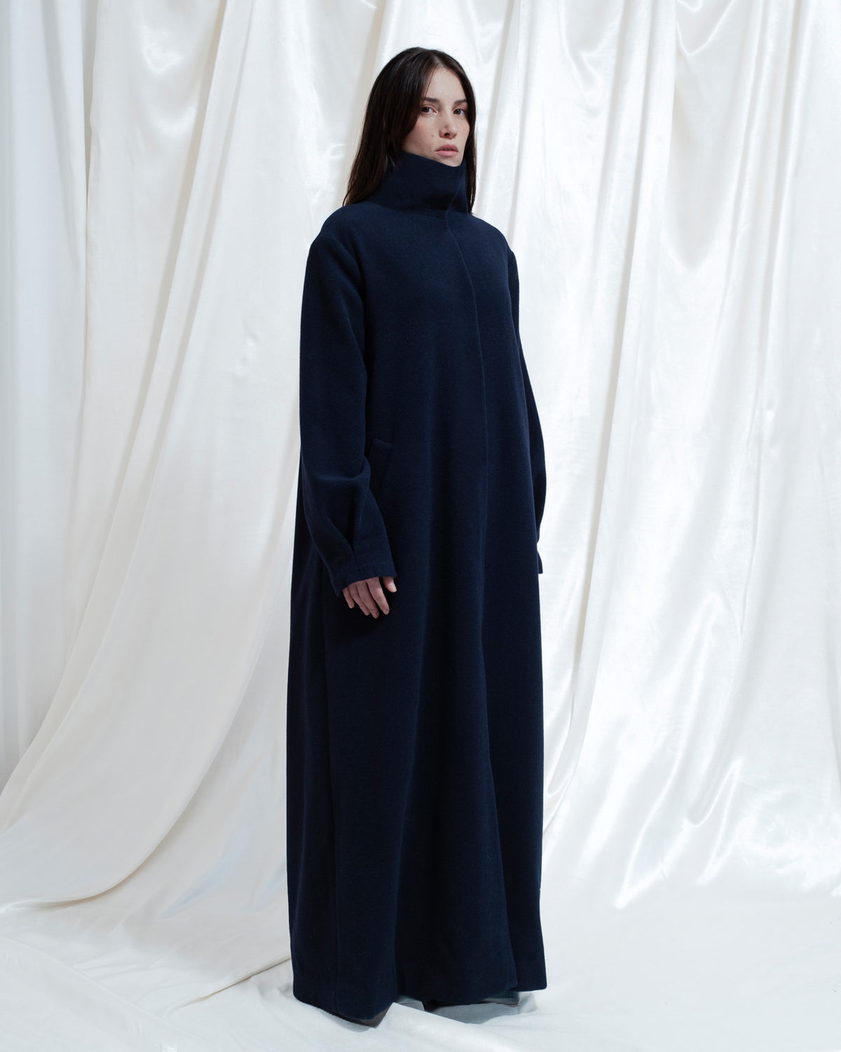 Cappotto lungo Uma blu scuro con collo alto