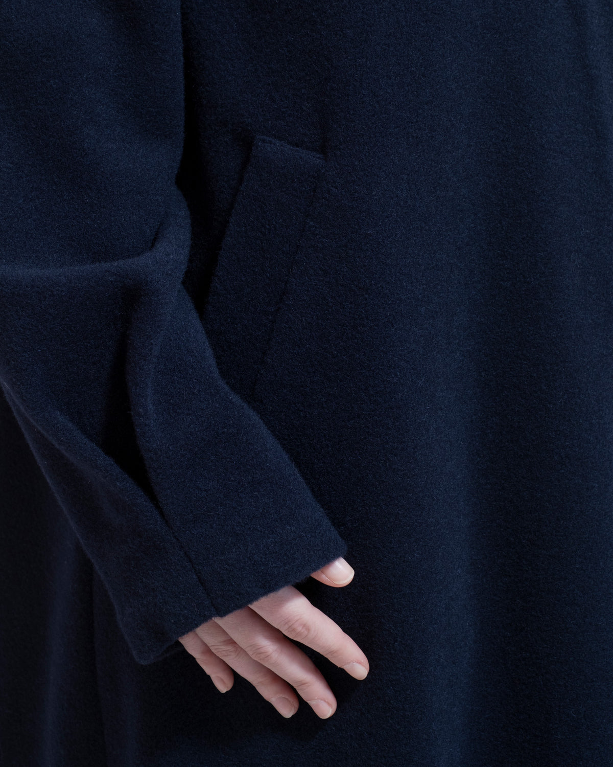 Cappotto lungo Uma blu scuro con collo alto